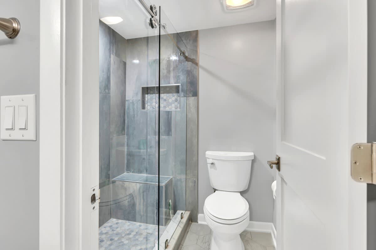 Primary En-Suite Bathroom