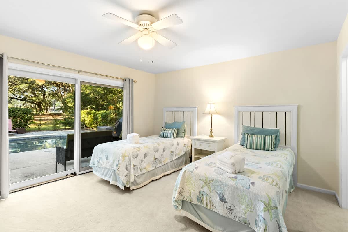 Guest Bedroom with Twin Beds