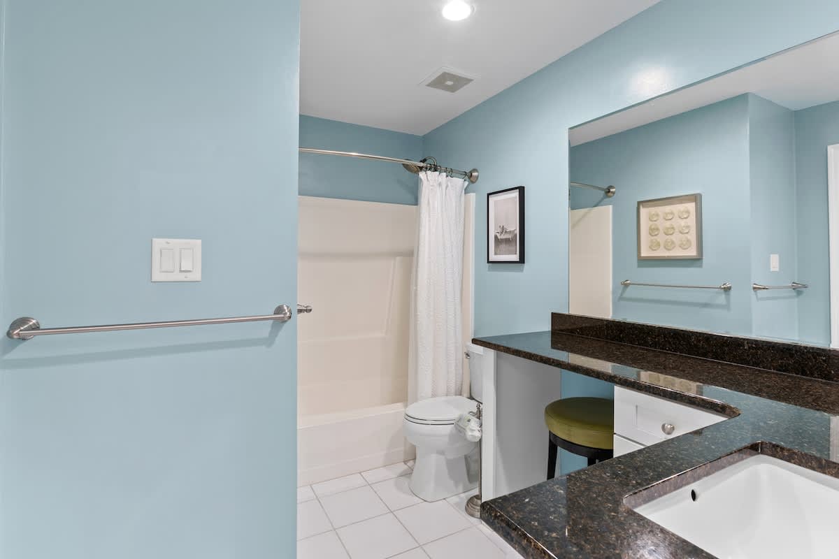 Primary En-Suite Bathroom