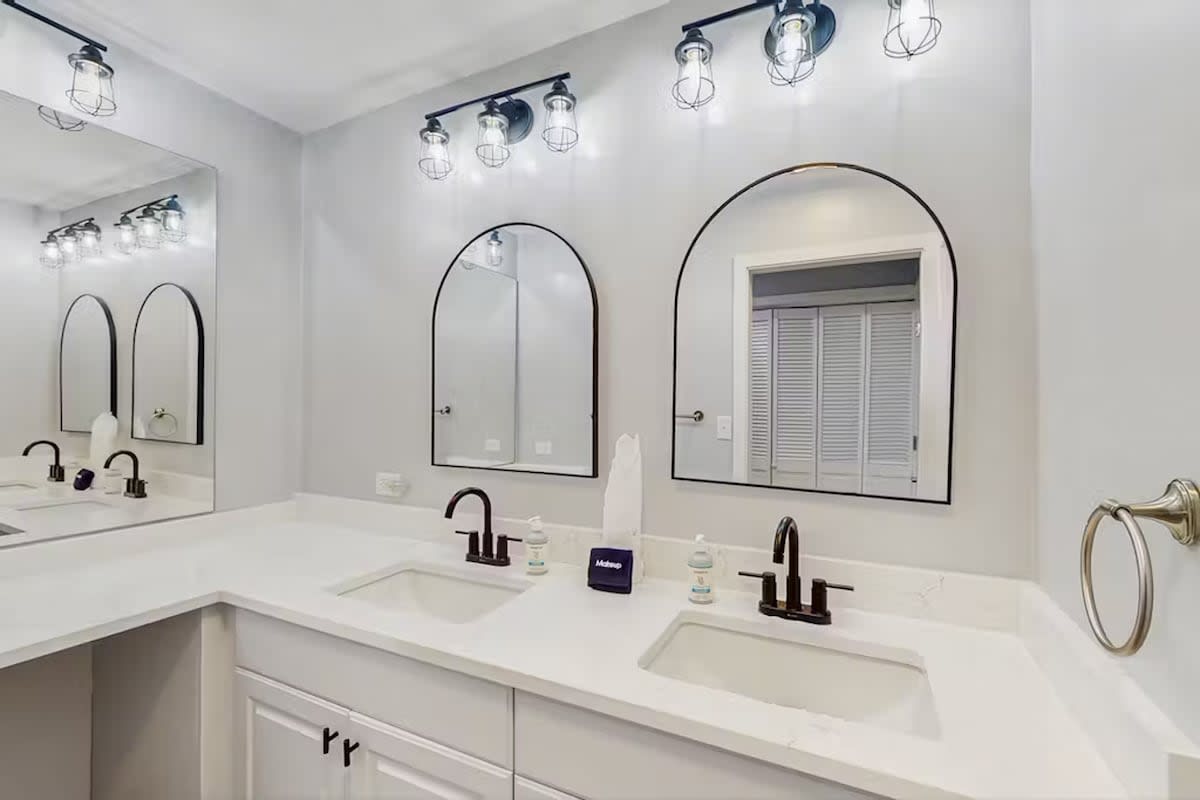 Primary En-Suite Bathroom