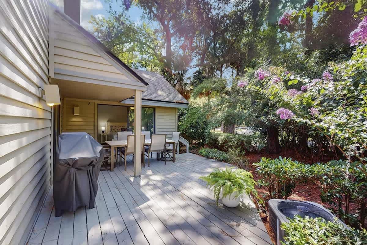 Back Patio with Golf Course View!