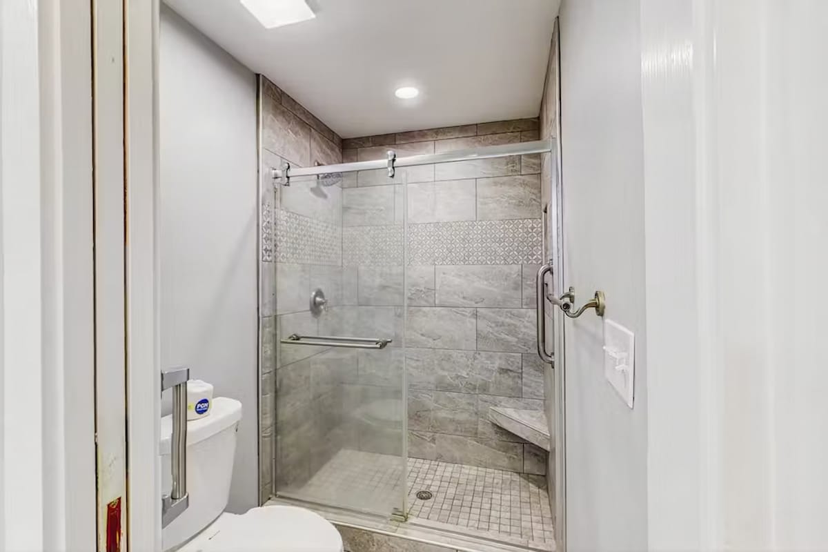 Primary En-Suite Bathroom