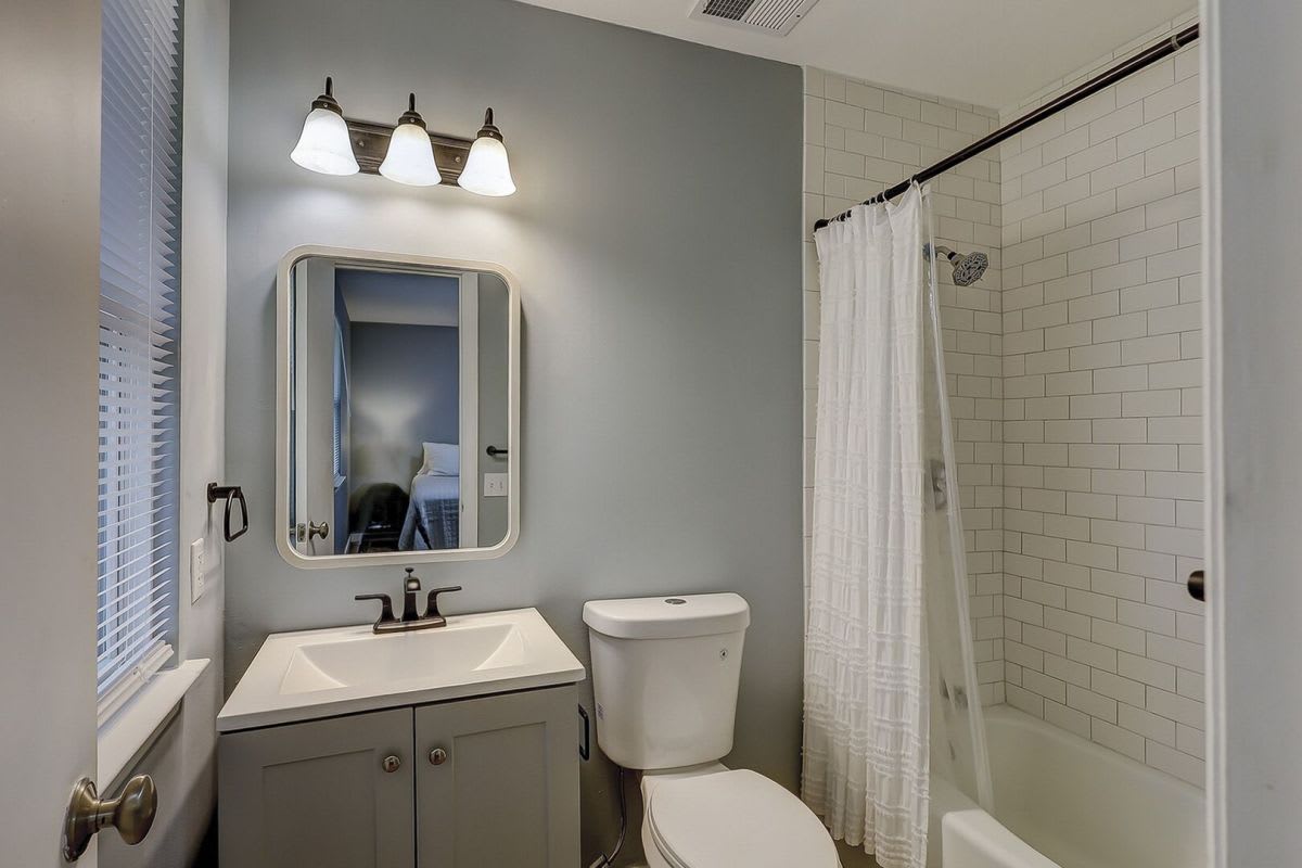 Full Bathroom