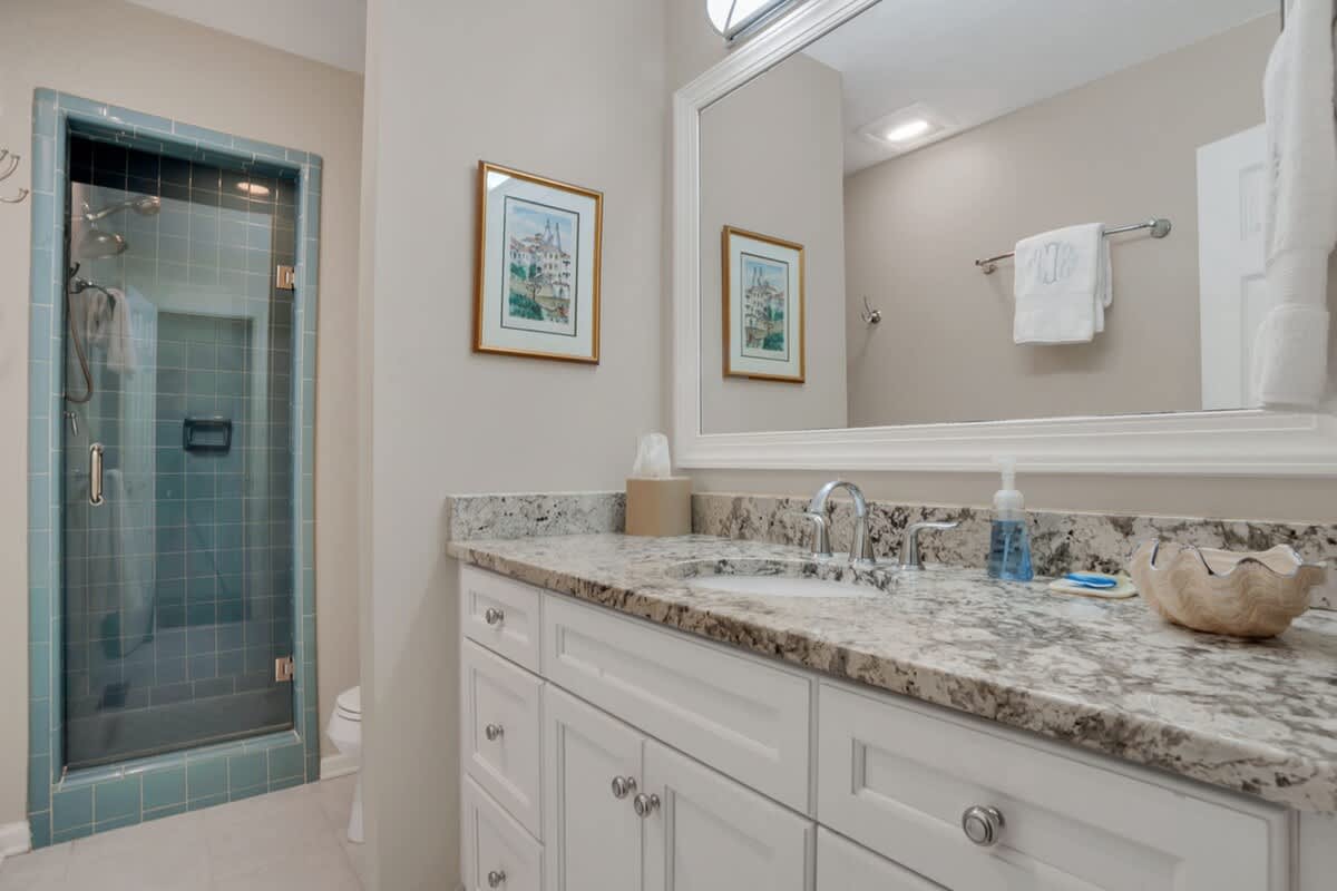 Primary En-Suite Bathroom