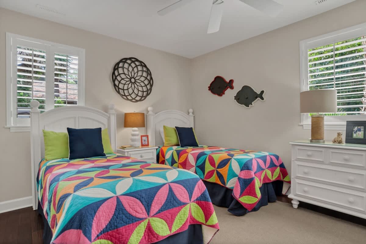 Guest Bedroom with Twin Beds