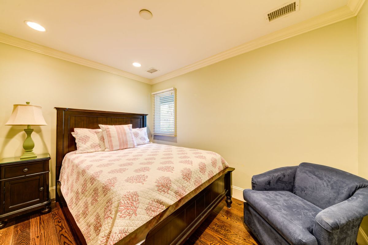 2nd Floor Guest Bedroom with Queen Bed