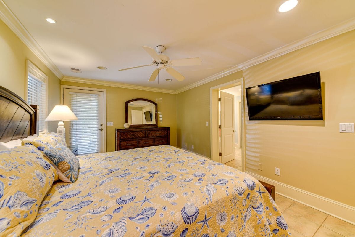 First Floor King Bedroom