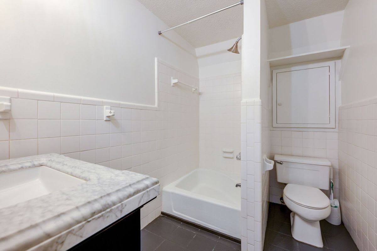 Full Bathroom