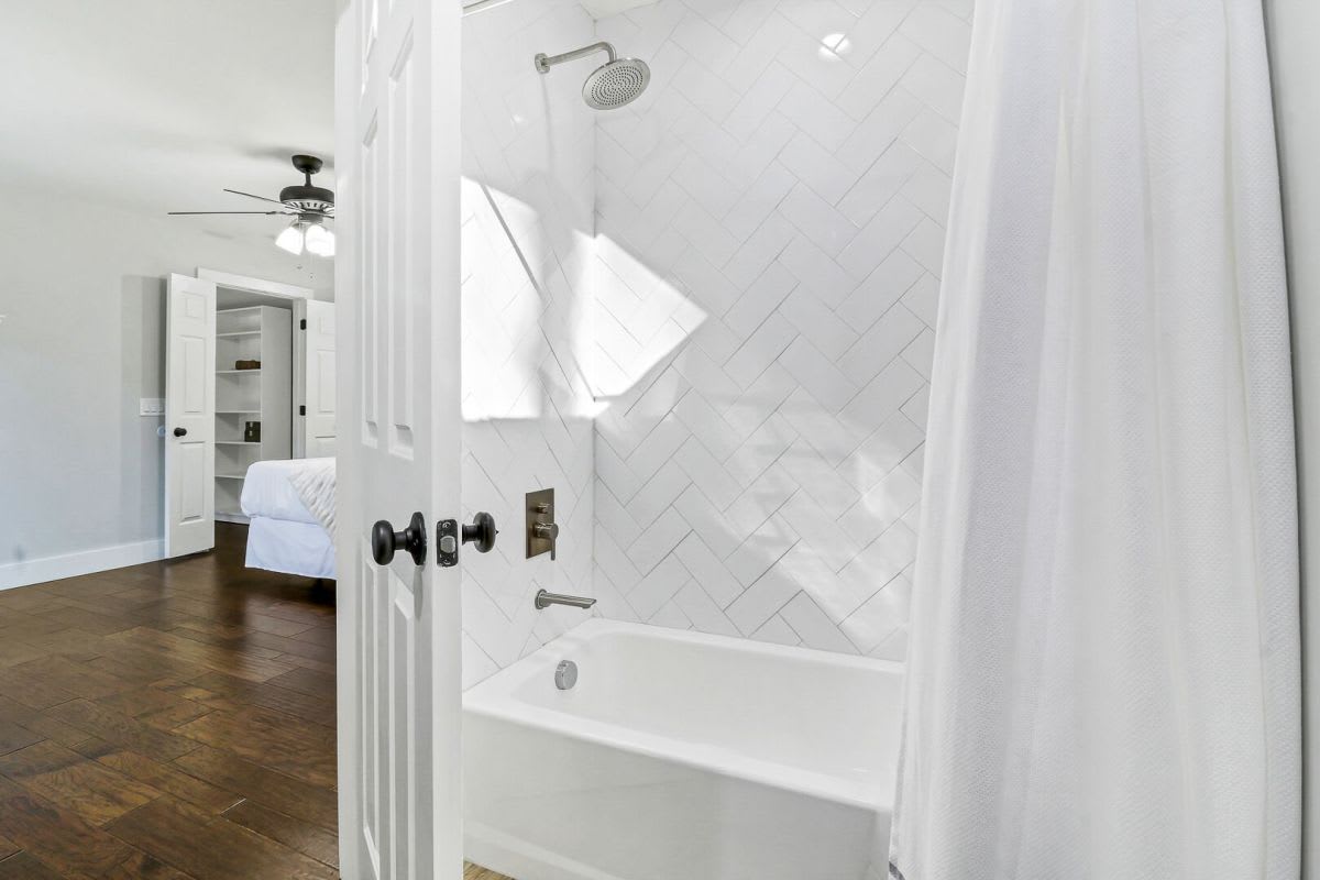 Full Bathroom