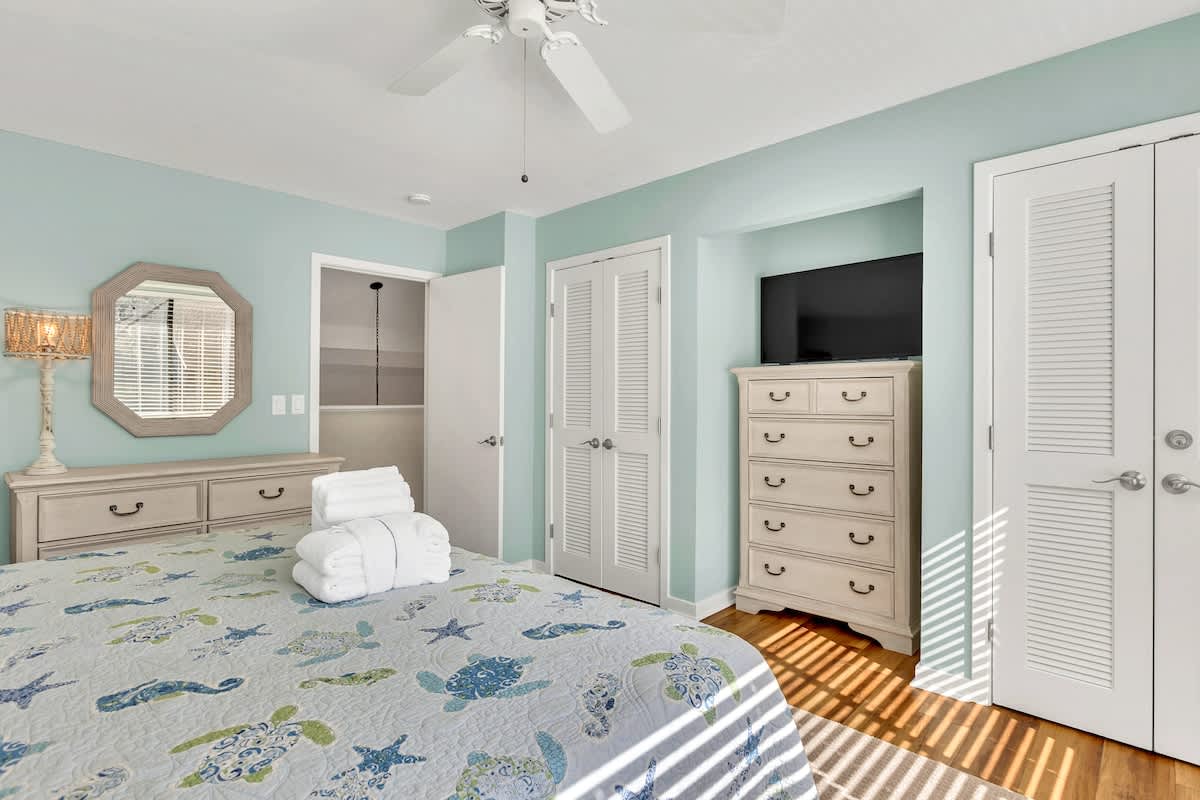 Primary Suite with King Bed and En-Suite Bathroom 