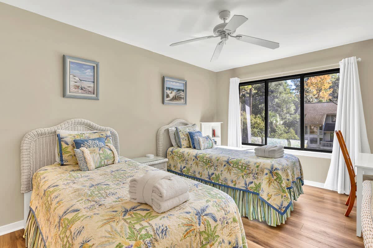 Guest Bedroom with Twin Beds