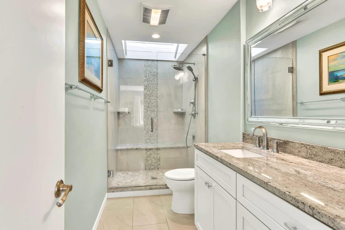 Primary En-Suite Bathoom