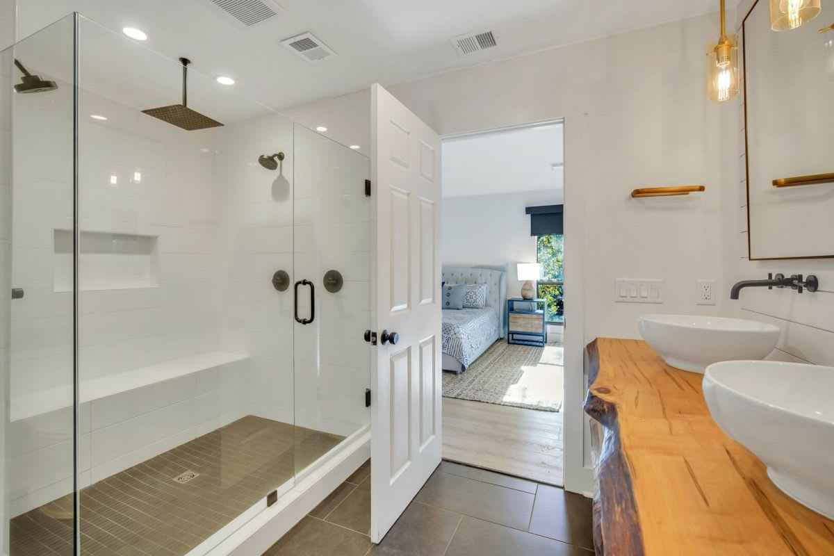 En Suite Bathroom