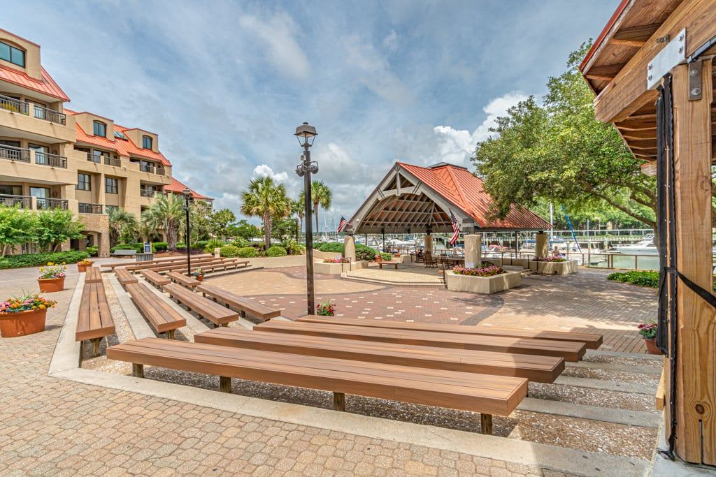 Live Entertainment Area
