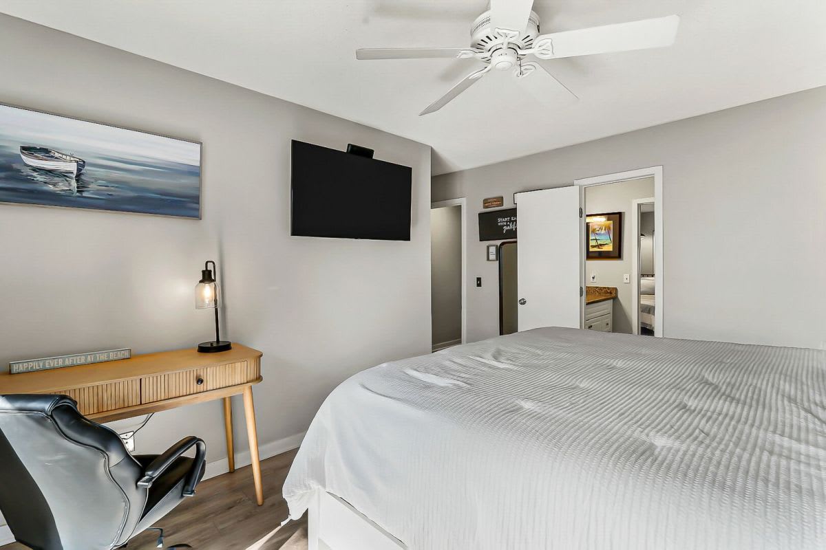 Primary Suite with King Bed and En-Suite Bathroom