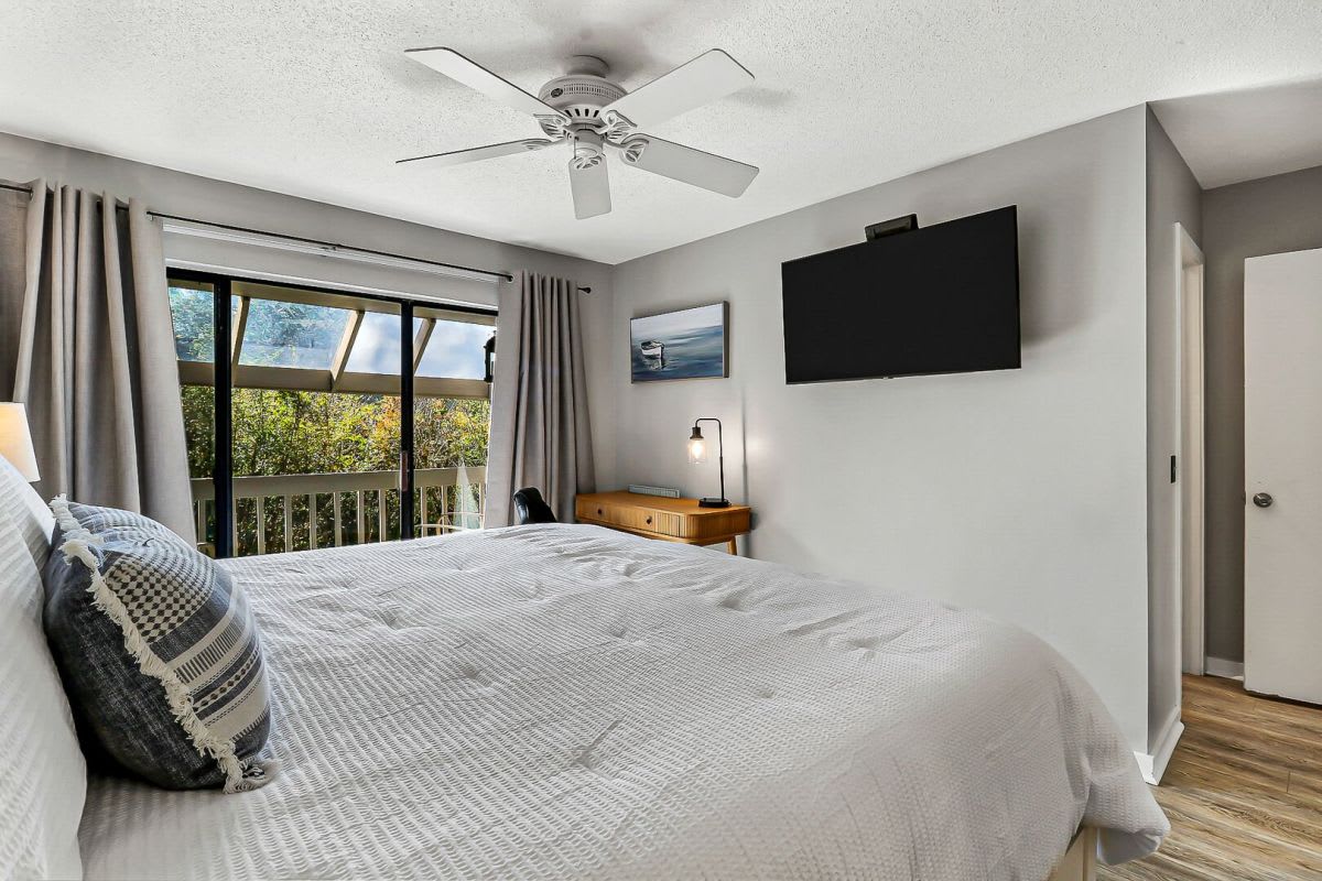Primary Suite with King Bed and En-Suite Bathroom