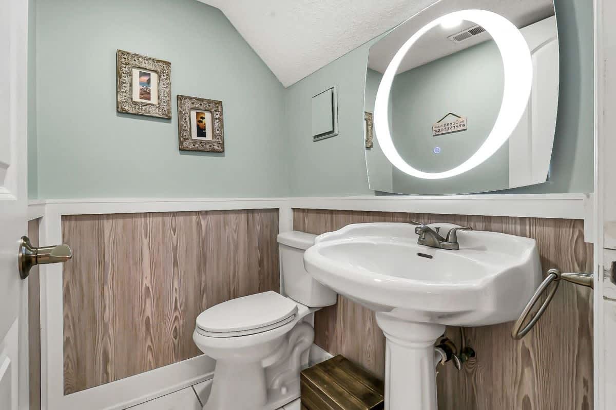 Guest Bathroom