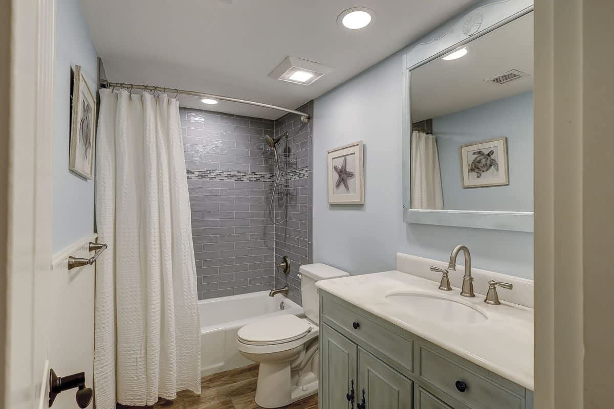 Primary En-Suite Bathroom
