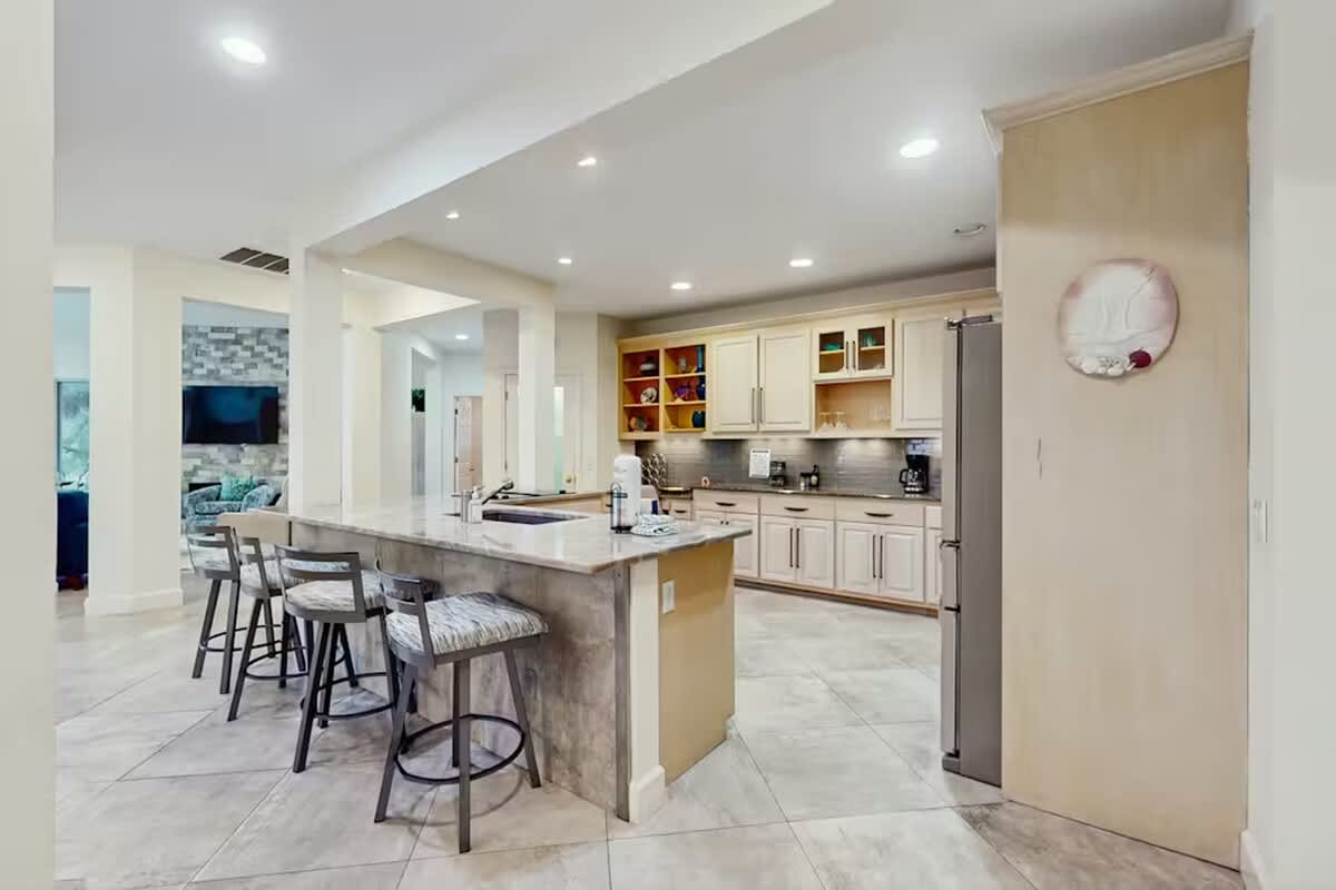 1 Sutherland Court 8
