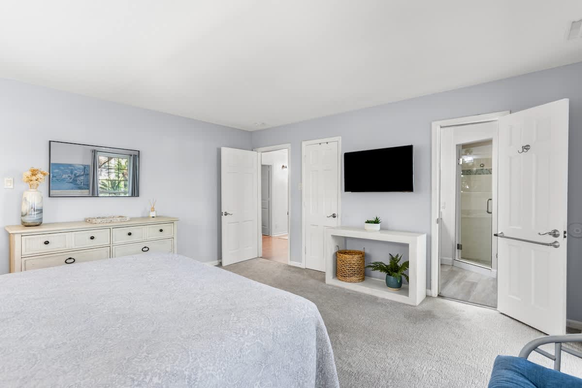 Primary Suite with King Bed