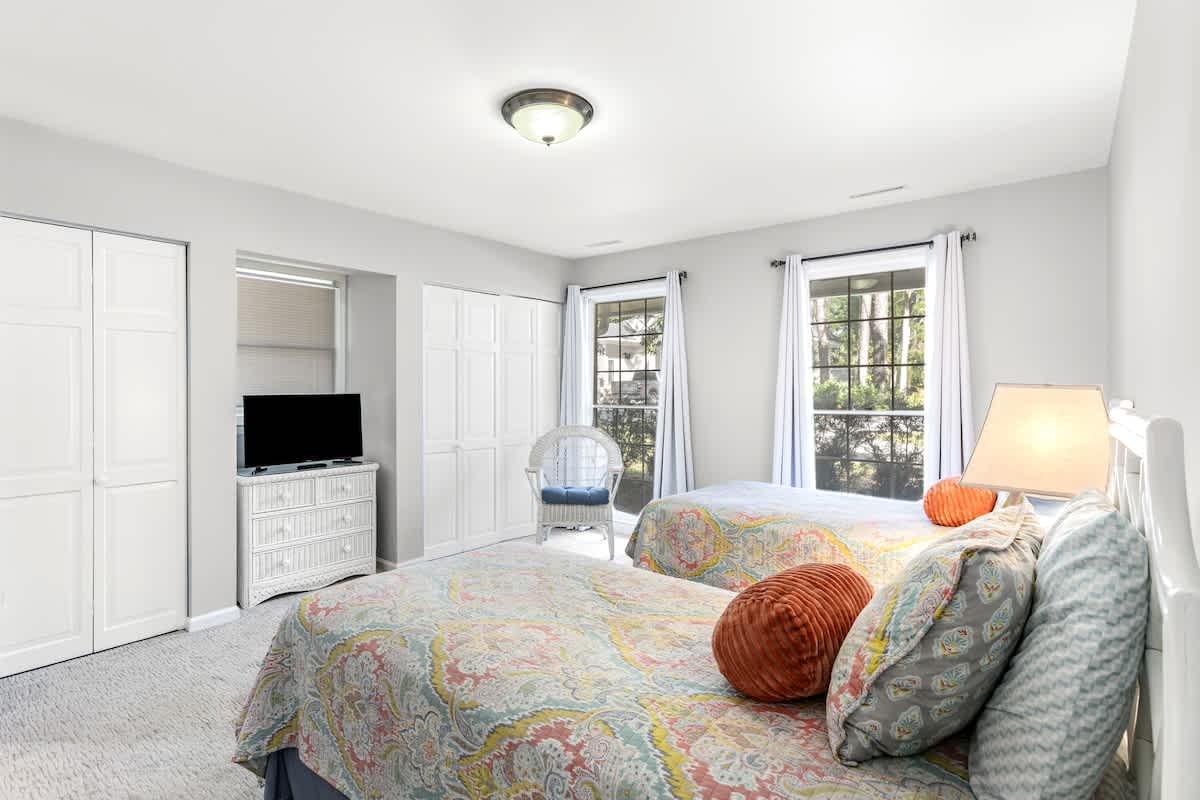 Guest Bedroom with Twin Beds