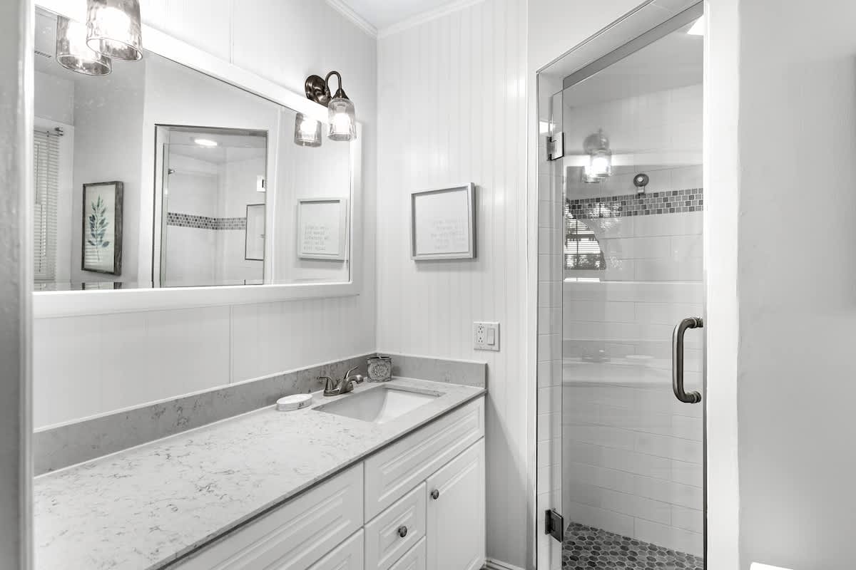 Primary En-Suite Bathroom