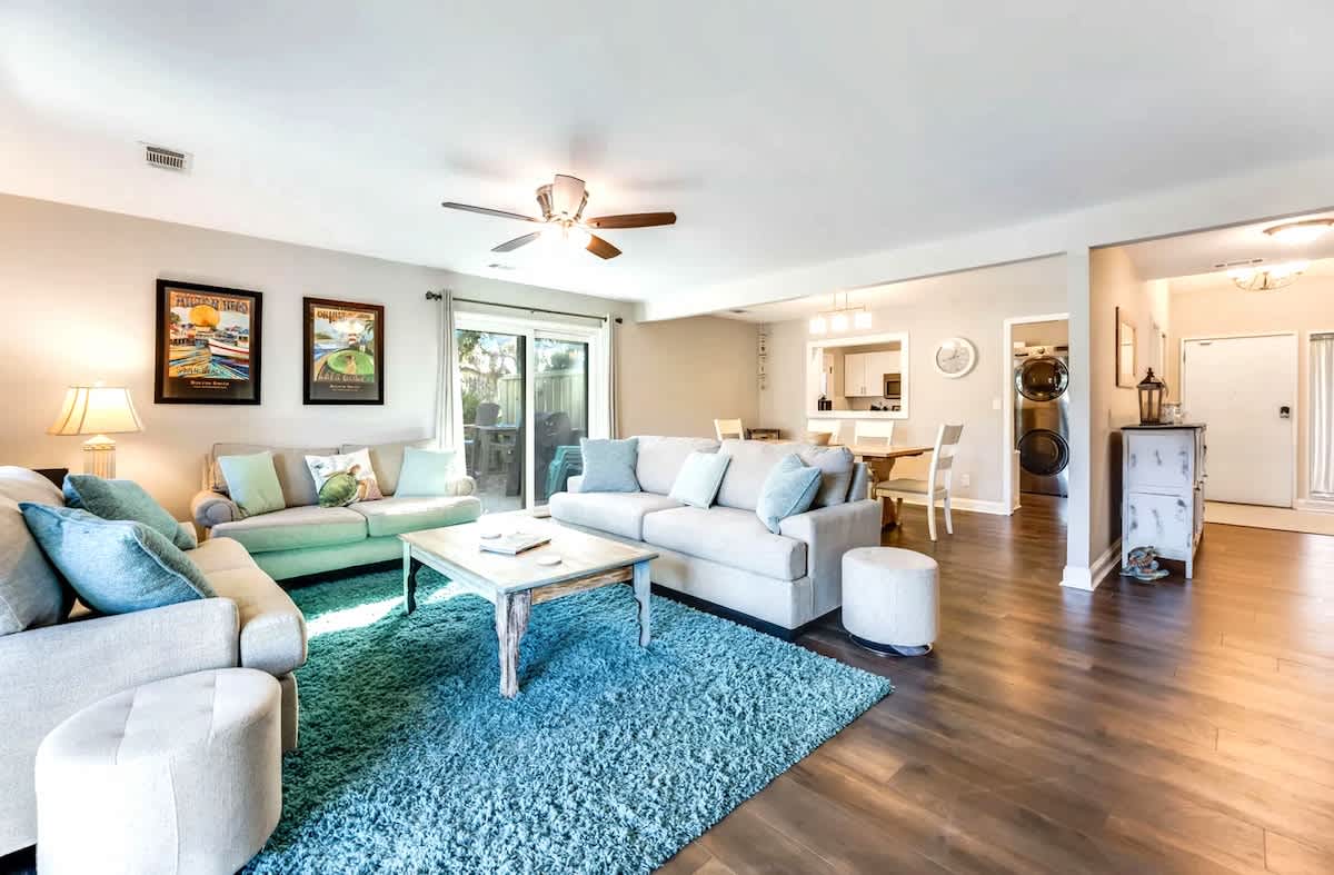 707 Queen's Grant 10