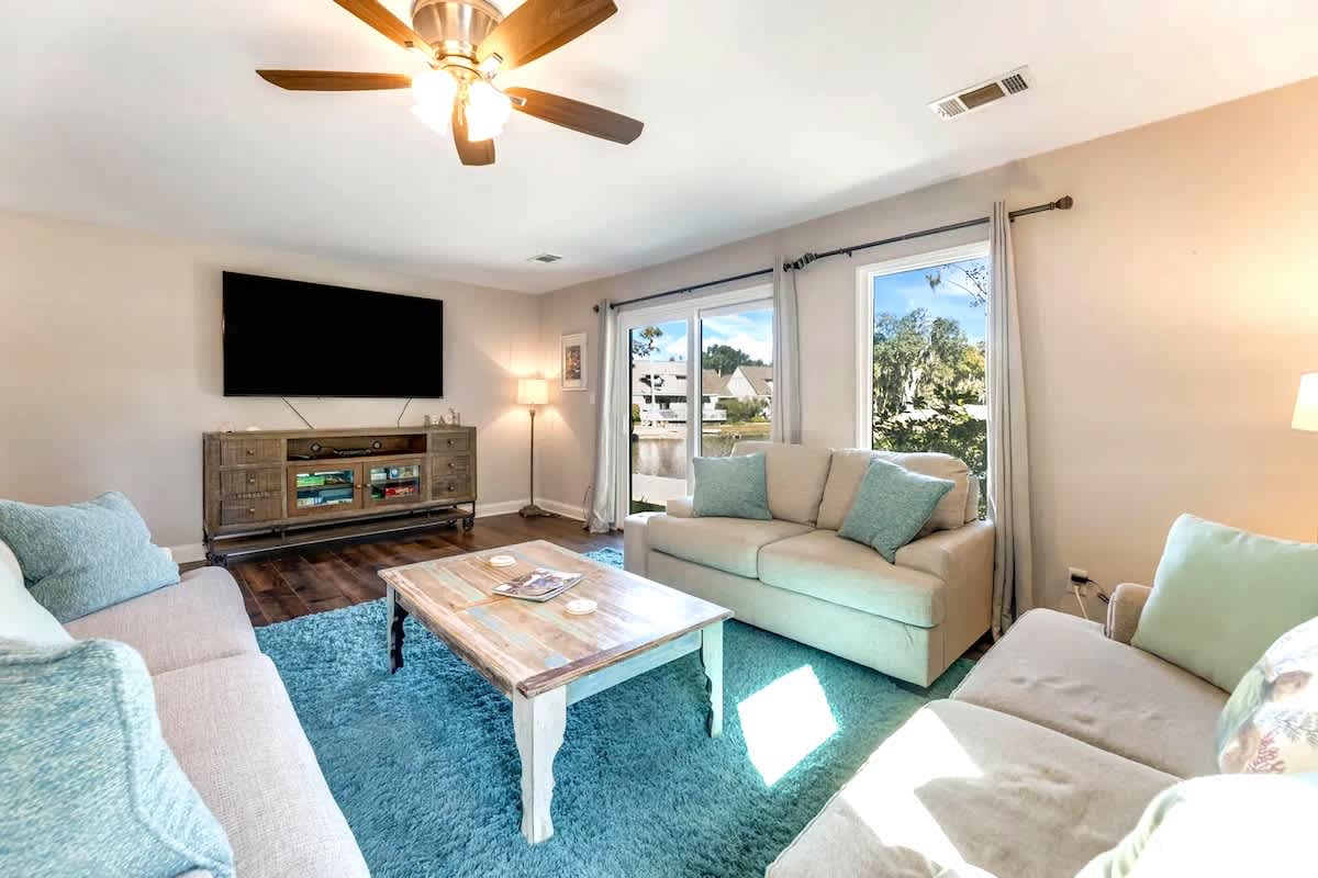707 Queen's Grant 8
