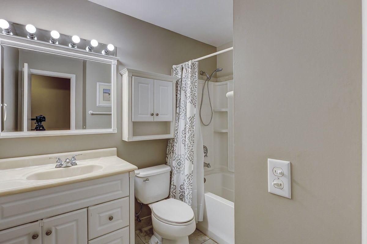 Full Bathroom