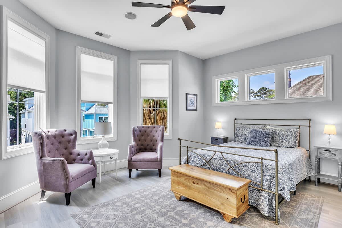 Guest Bedroom with Queen Bed