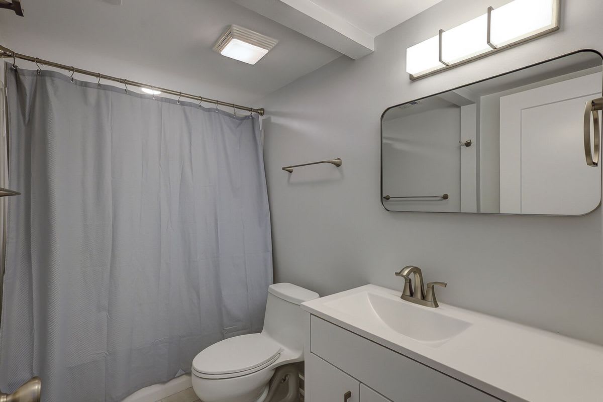 Full Bathroom