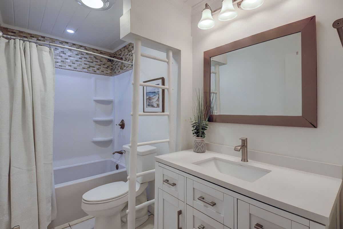 Full Bathroom