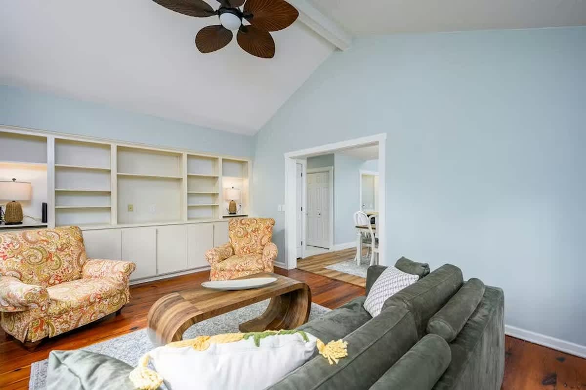 Relax in your bright, airy living room with vaulted ceilings, tropical ceiling fan, and plenty of built-in storage for all your vacation essentials.