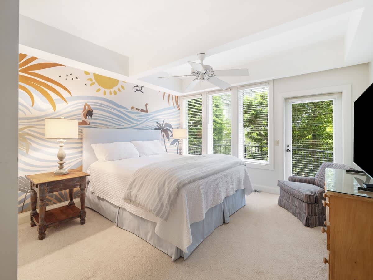 Guest Bedroom with King Bed and En-Suite Bathroom