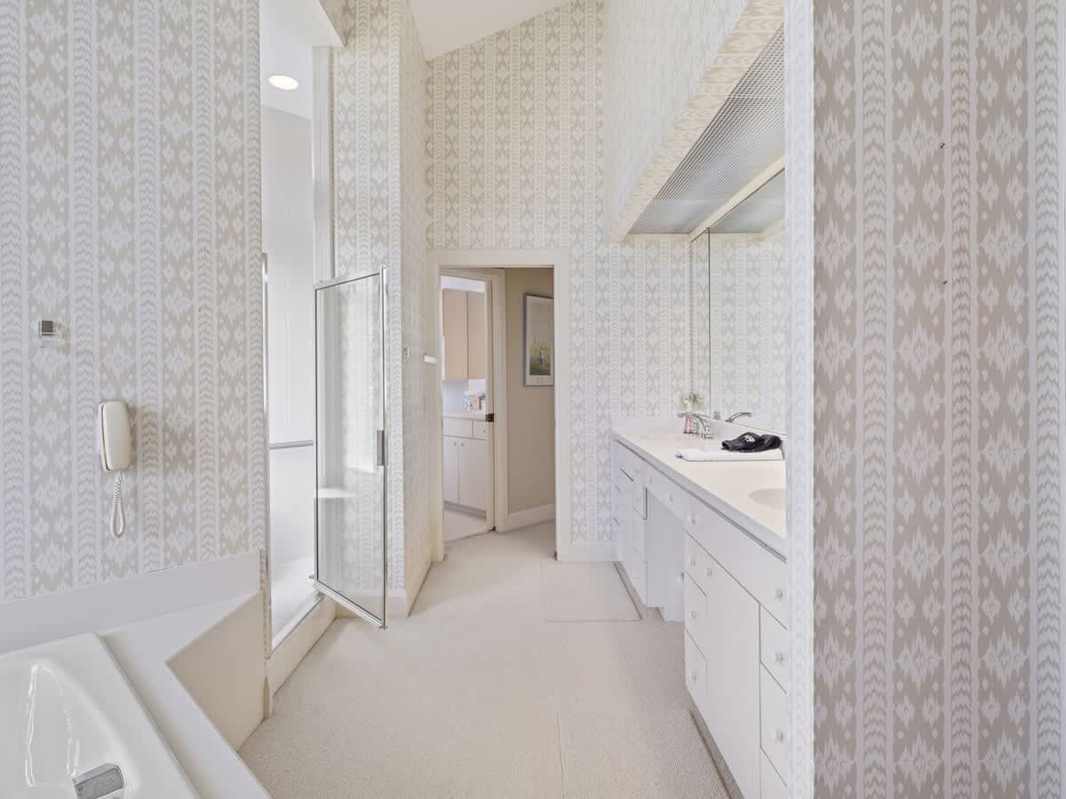 Primary En-Suite Bathroom
