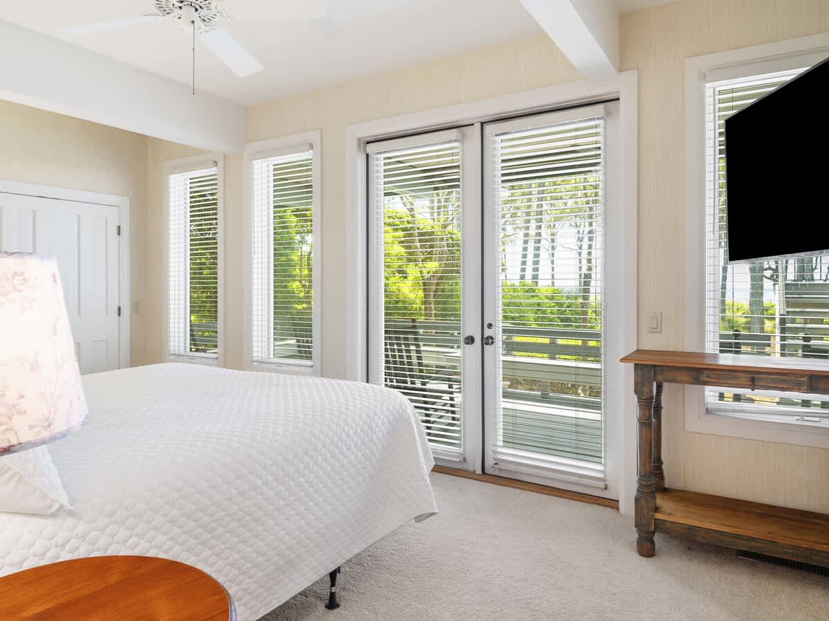 Guest Bedroom with King Bed and En-Suite Bathroom