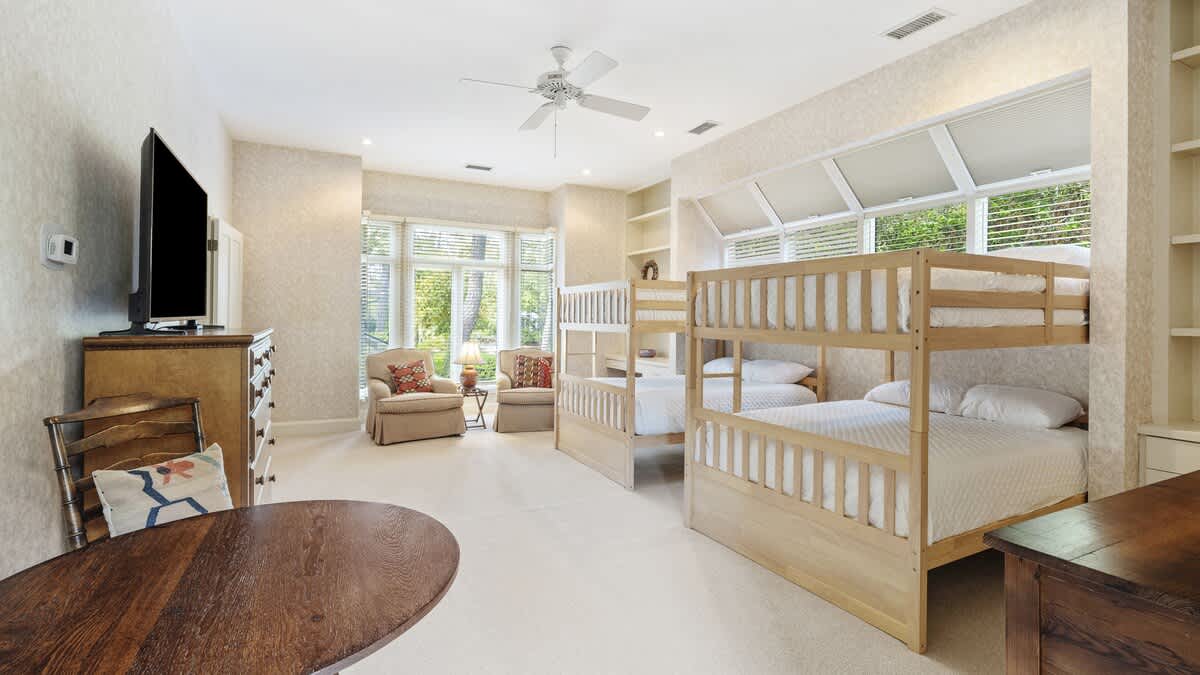 Guest Bedroom with Two Bunk Beds with En-Suite Bathroom