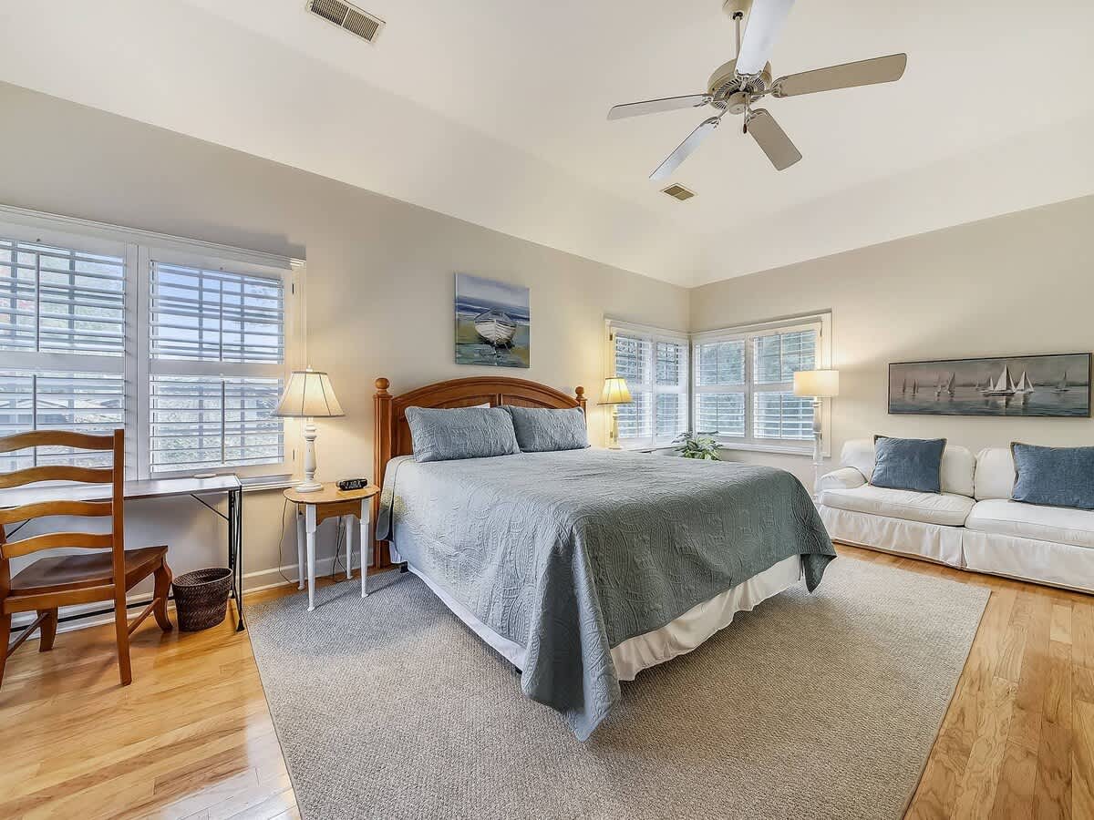 Mid-Level King Guest Bedroom