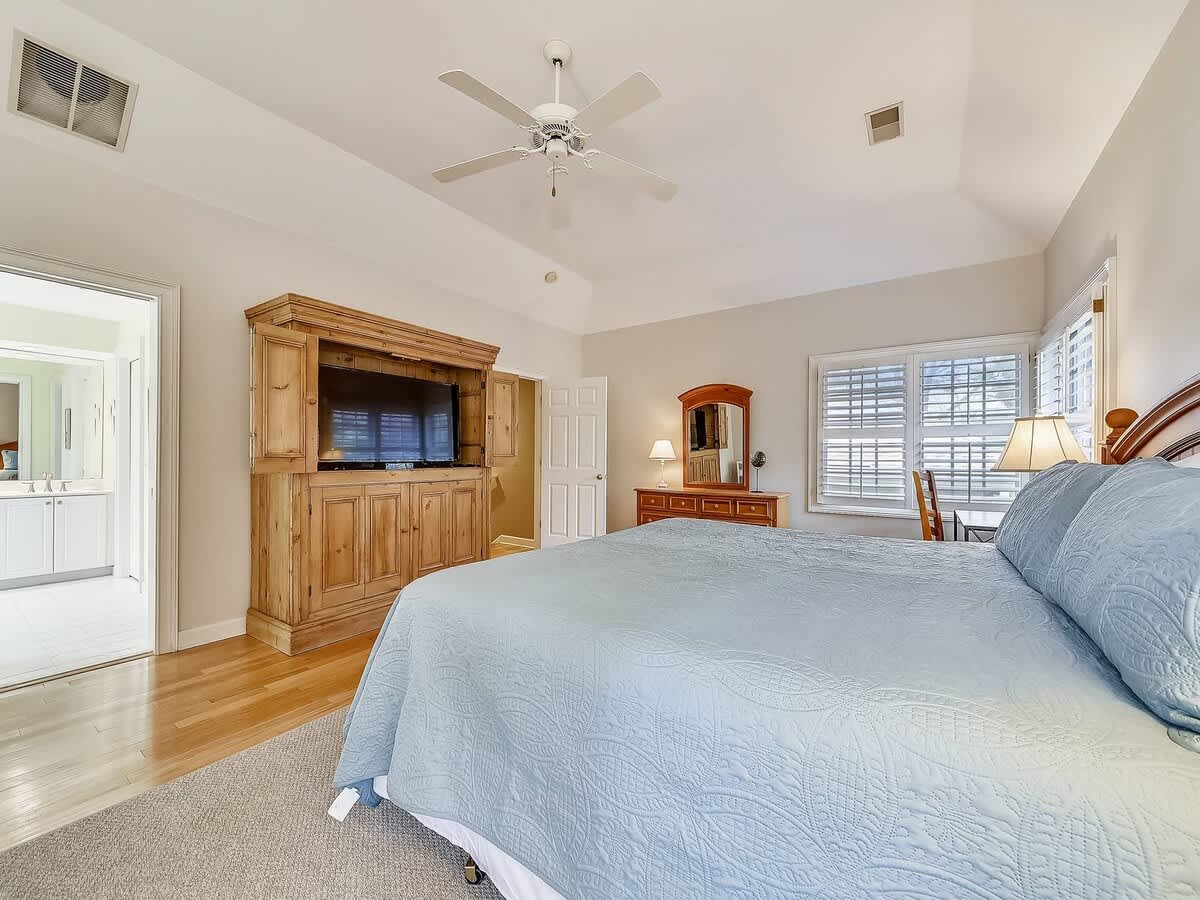 Mid-Level King Guest Bedroom