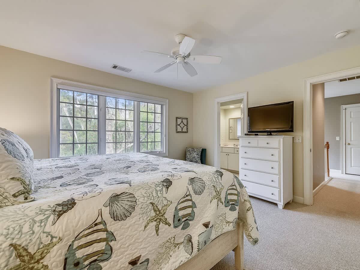 Upstairs King Guest Bedroom