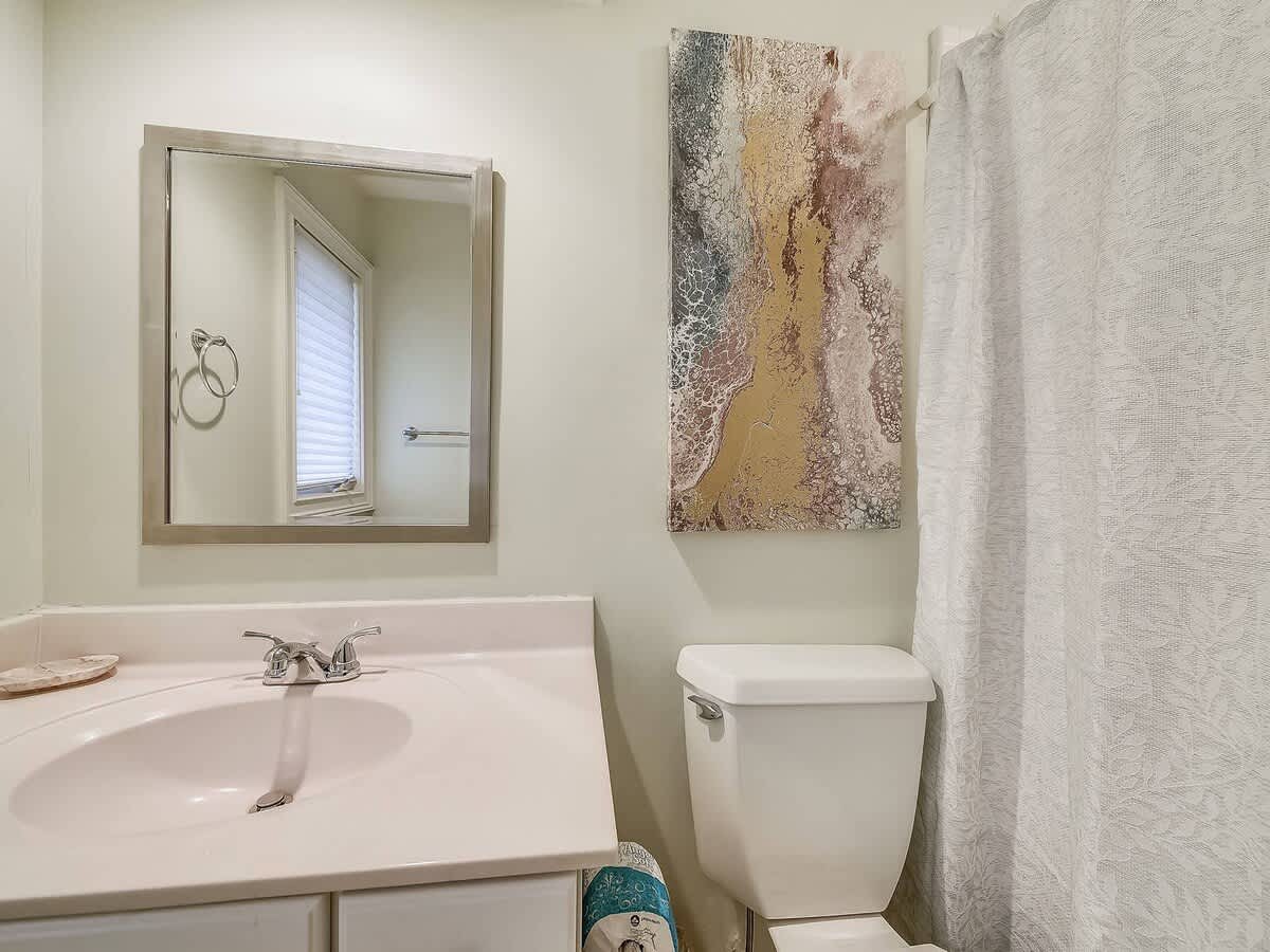 Upstairs Guest Bath with Shower/Tub Combo