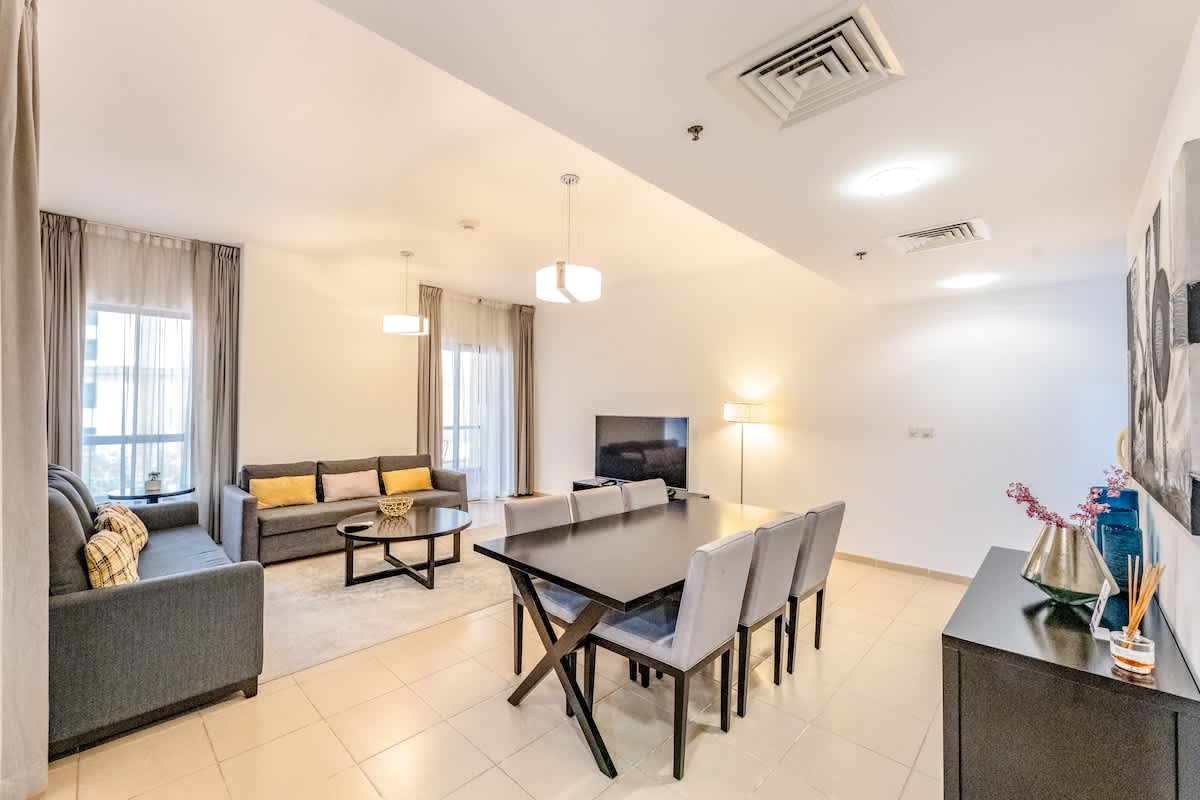 1BR Apartment with Pool & Gym in Dubai - Image 1