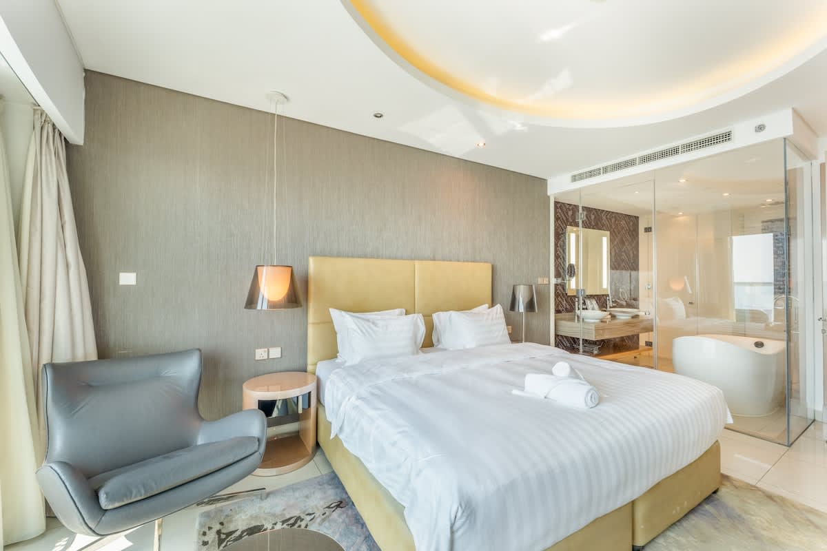 Luxury 3BR Apartment with Pool & Gym in Dubai - Image 15