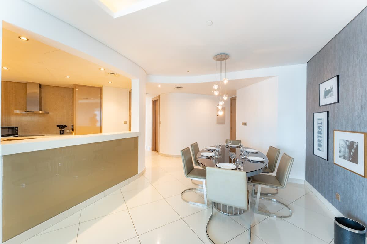 Luxury 3BR Apartment with Pool & Gym in Dubai - Image 10
