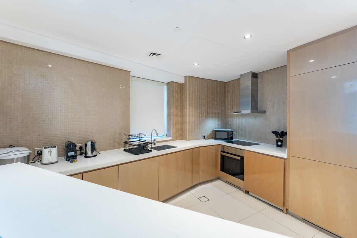Luxury 3BR Apartment with Pool & Gym in Dubai - Image 8