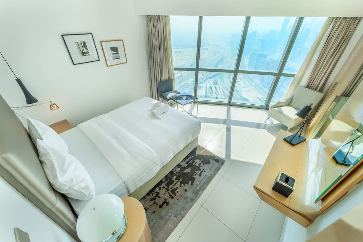 Luxury 3BR Apartment with Pool & Gym in Dubai - Image 22