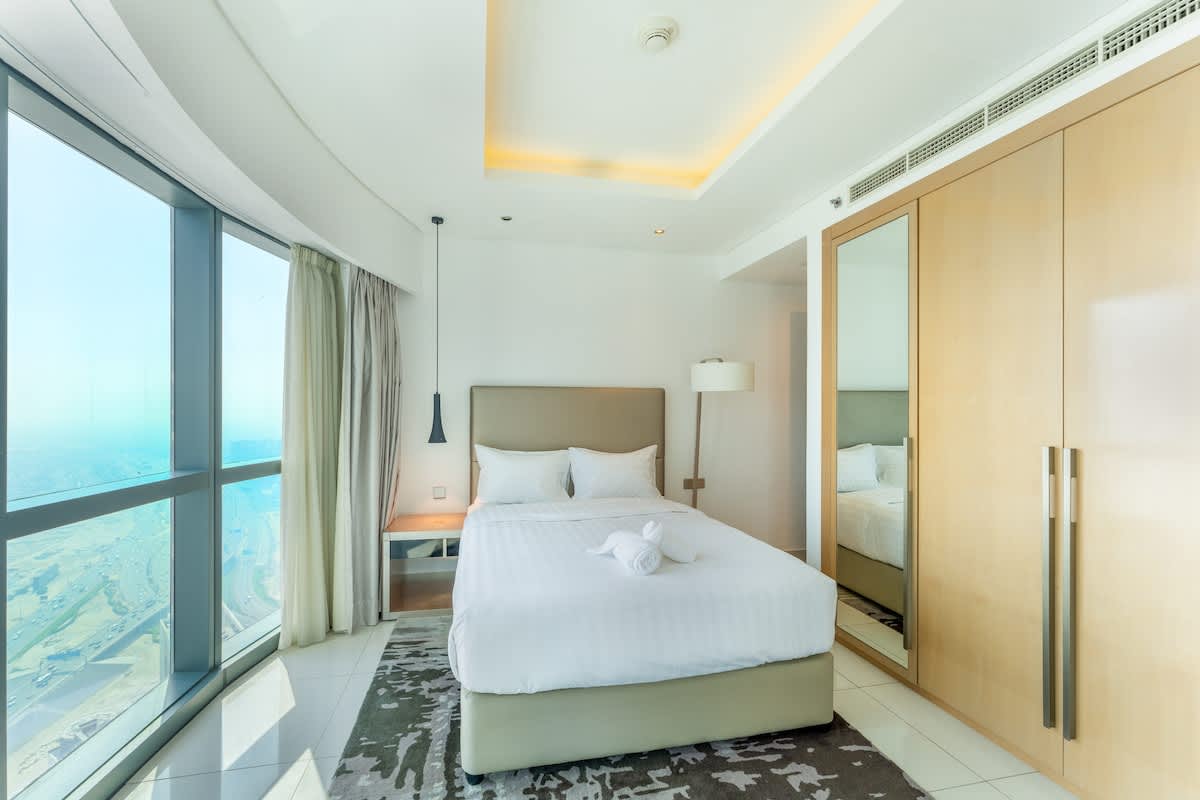 Luxury 3BR Apartment with Pool & Gym in Dubai - Image 23