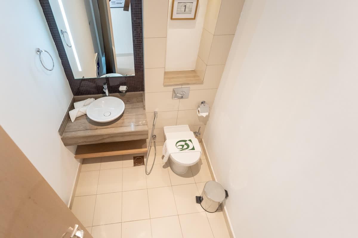 Luxury 3BR Apartment with Pool & Gym in Dubai - Image 30