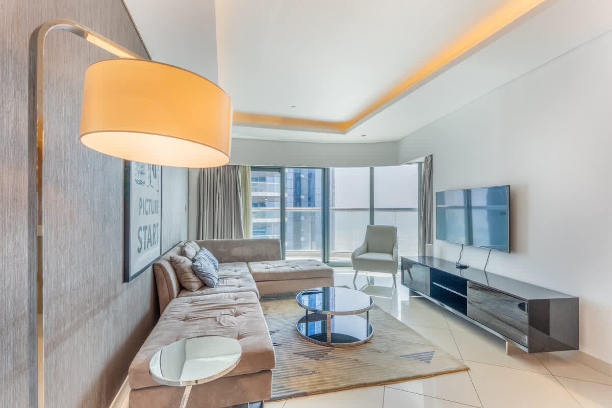 Luxury 3BR Apartment with Pool & Gym in Dubai - Image 7