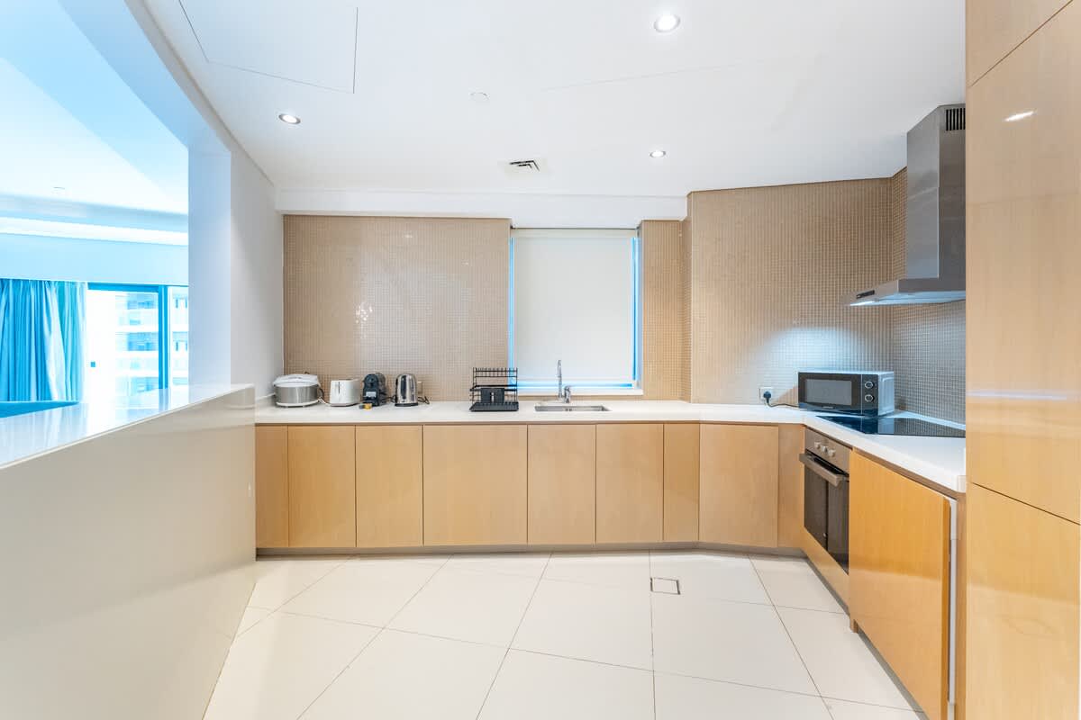 Luxury 3BR Apartment with Pool & Gym in Dubai - Image 9
